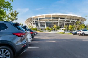 ¿Dónde estacionarse cerca del estadio en Zapopan?